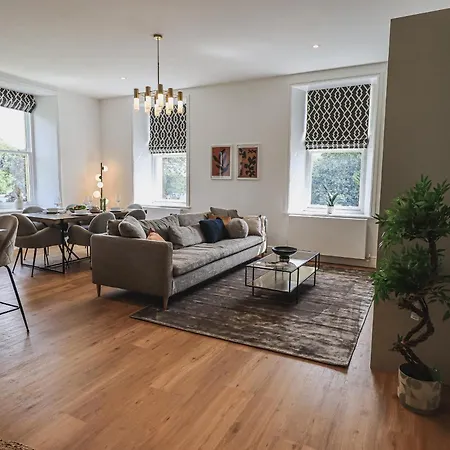 The Emma Stone Cross Mansion * Улверстон