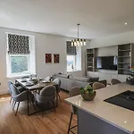 The Emma Stone Cross Mansion 阿尔弗斯顿